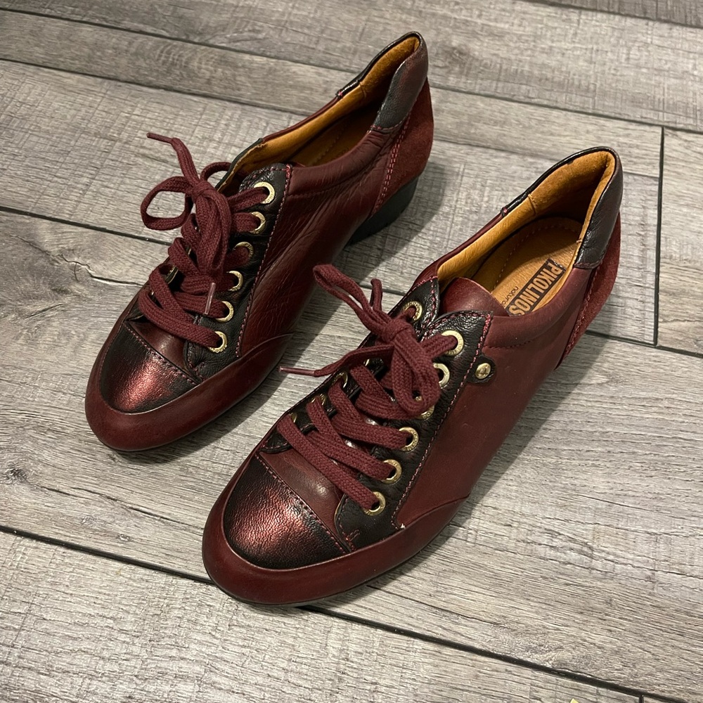 Pikolinos marroon red metallic toe fashion mini wedge sneakers size 37